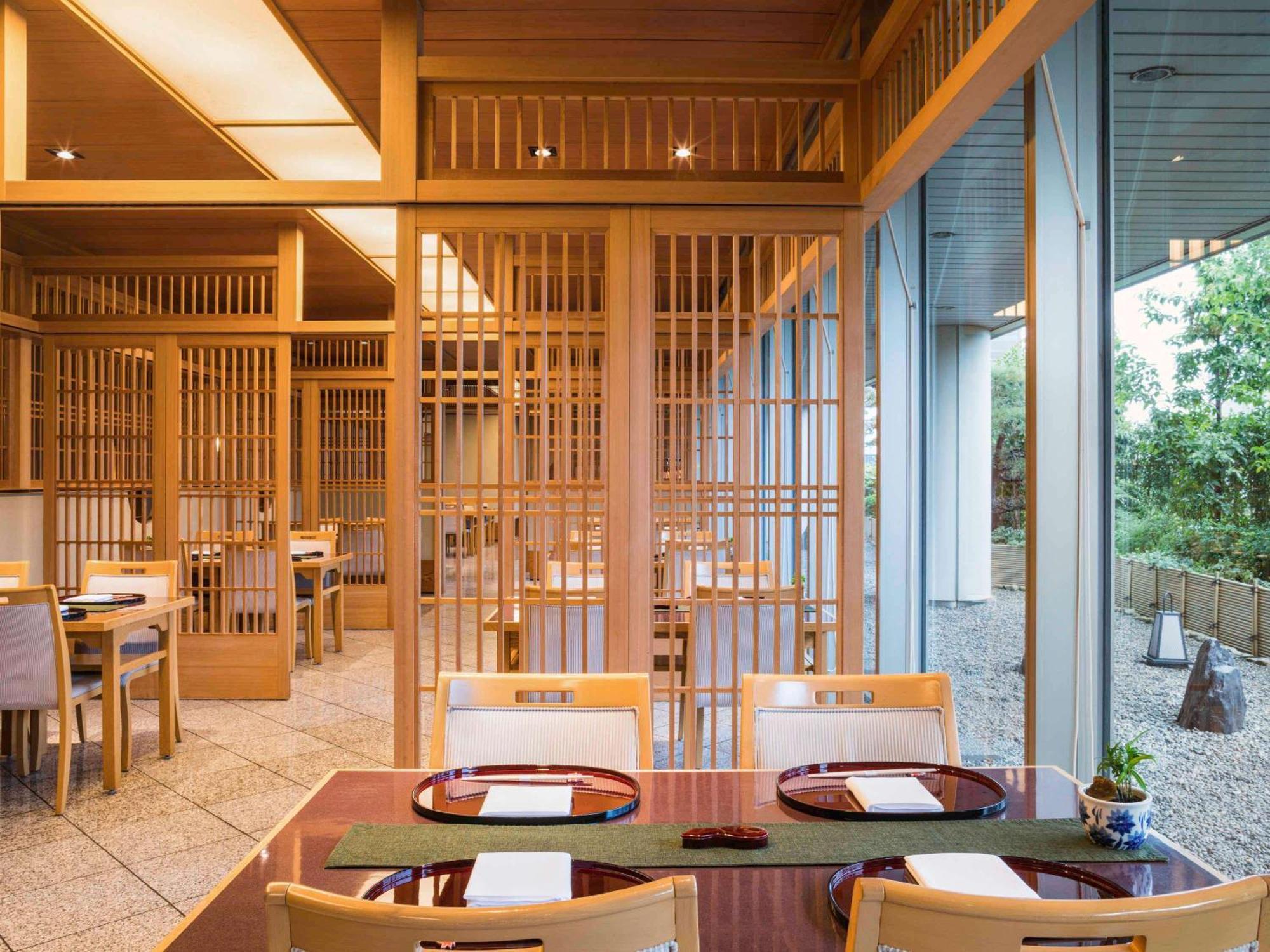 Swissotel Nankai Osaka Zewnętrze zdjęcie Interior of a restaurant in Kyoto