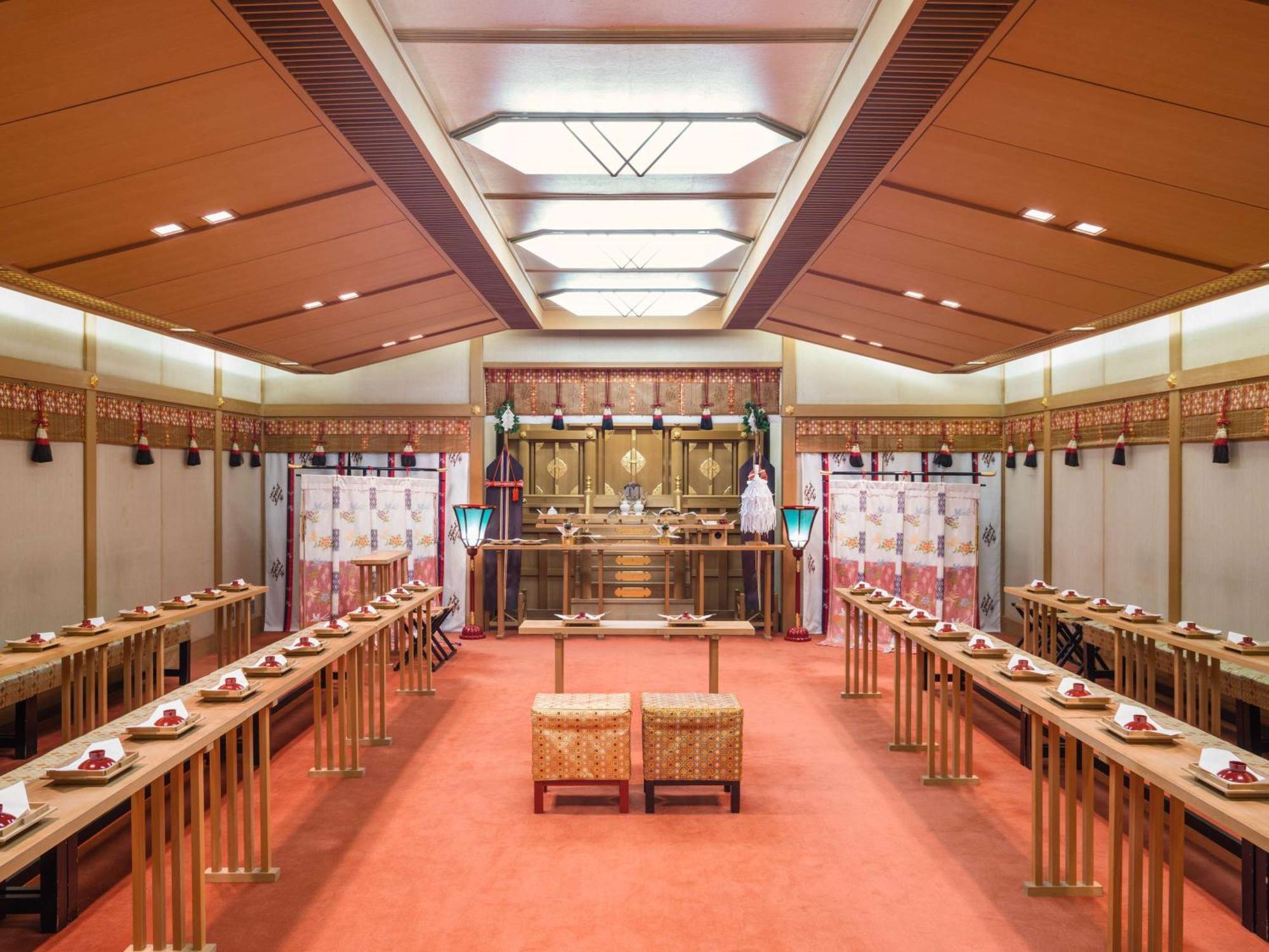 Swissotel Nankai Osaka Zewnętrze zdjęcie The interior of a shinto shrine